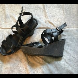 Black Sandle Wedges